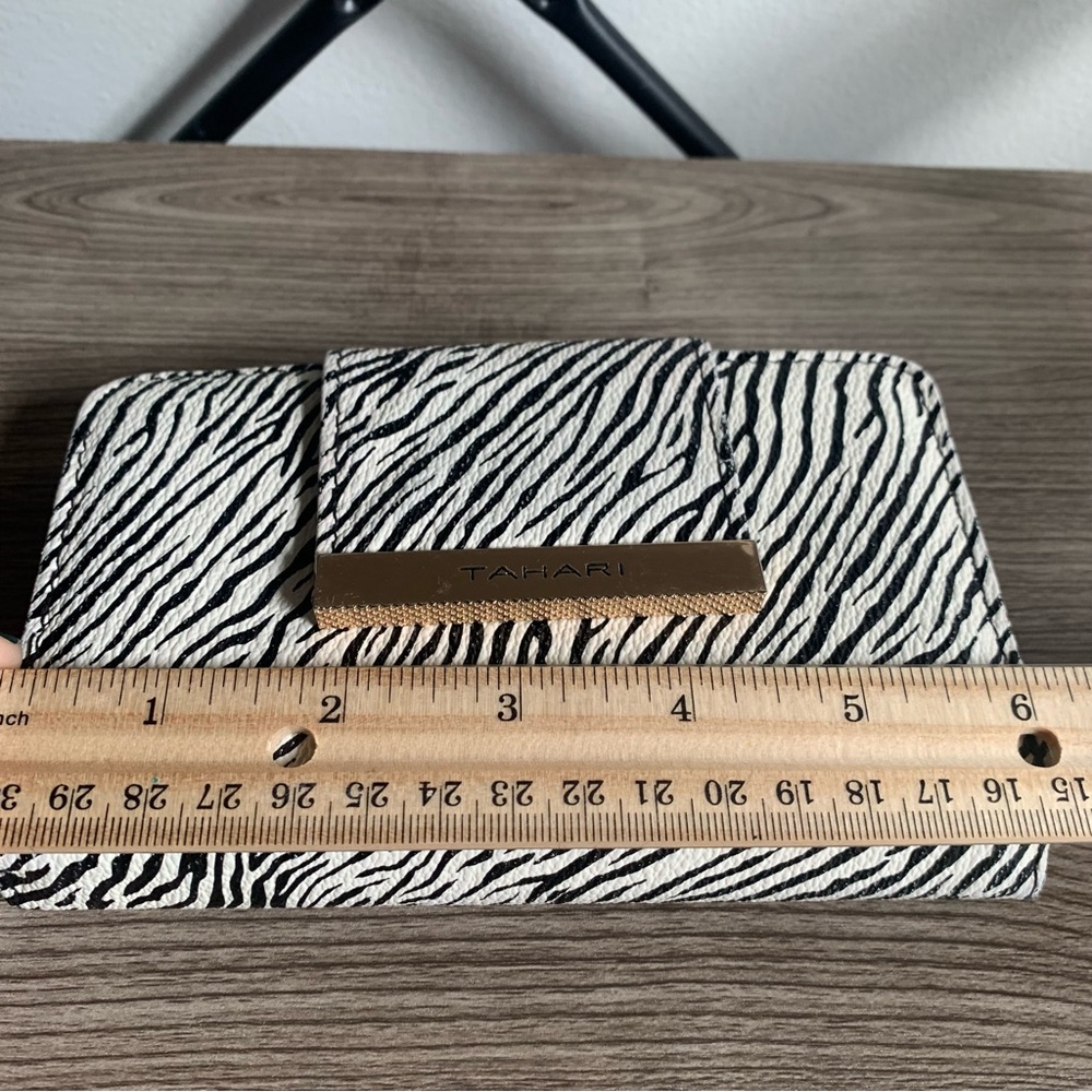 Tahari Zebra Print Wallet Black & White Identity Protect Lining - Picture 9 of 11